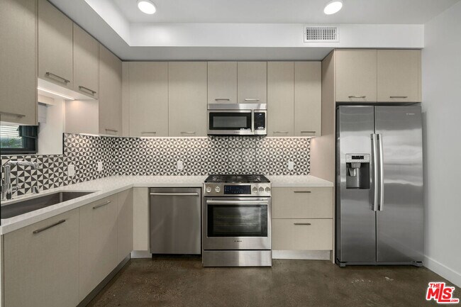 Building Photo - 1250 N Fairfax Ave