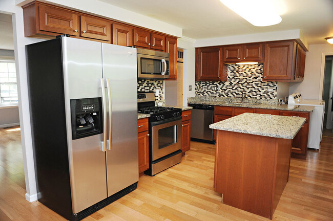 Building Photo - 312 S Salem Dr