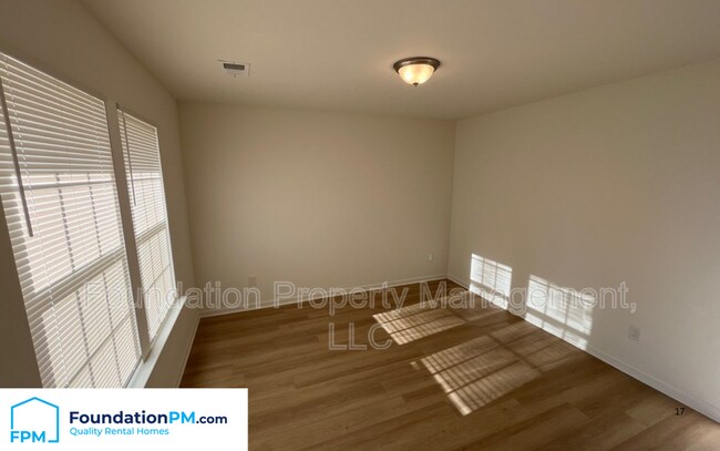 Foto del edificio - 388 McFarland Dr
