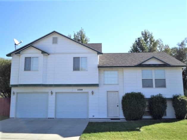 Building Photo - 2344 N Ayrshire Pl