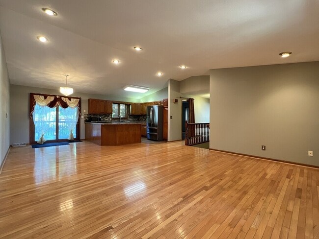 Foto del edificio - 4563 Camelot Dr