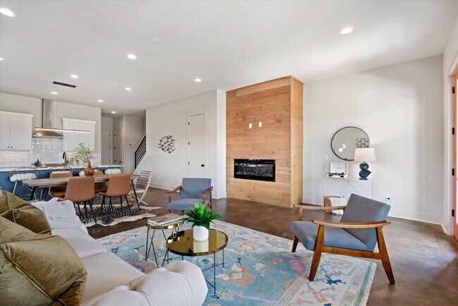 Building Photo - 3 bedroom, 3 bath in midtown built in 2023