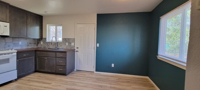 Building Photo - Newly Updated 3 Bedroom 1 Bath Home Close ...