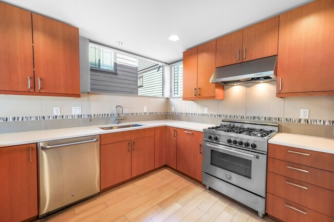 Building Photo - Fremonts Best Townhome