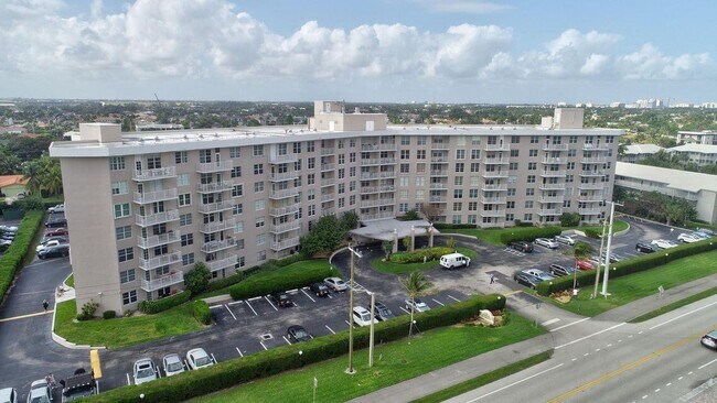 Building Photo - 2851 S Ocean Blvd