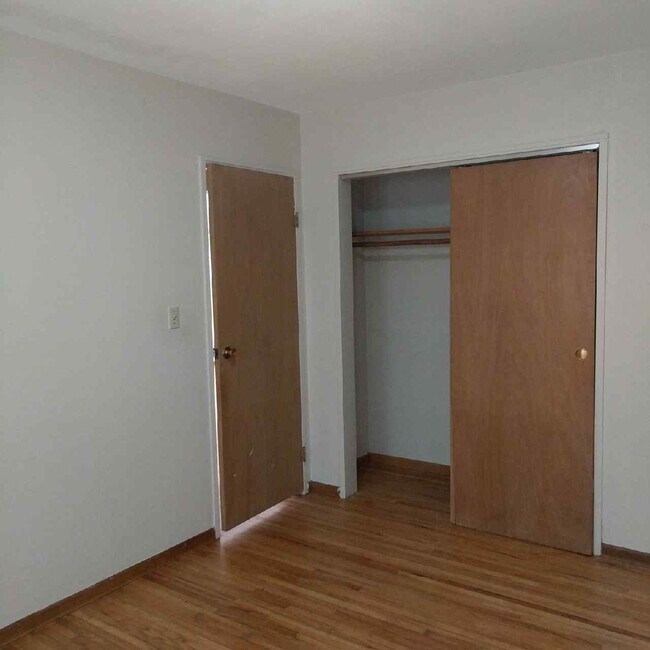 Building Photo - 1269 Cook Ave