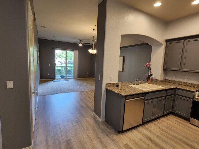 Building Photo - Pristine 1 bed first floor Manhattan Condo...