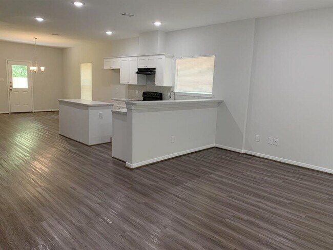 Foto del edificio - 8114 Rhobell St