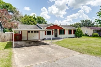 Building Photo - 305 Yaupon St