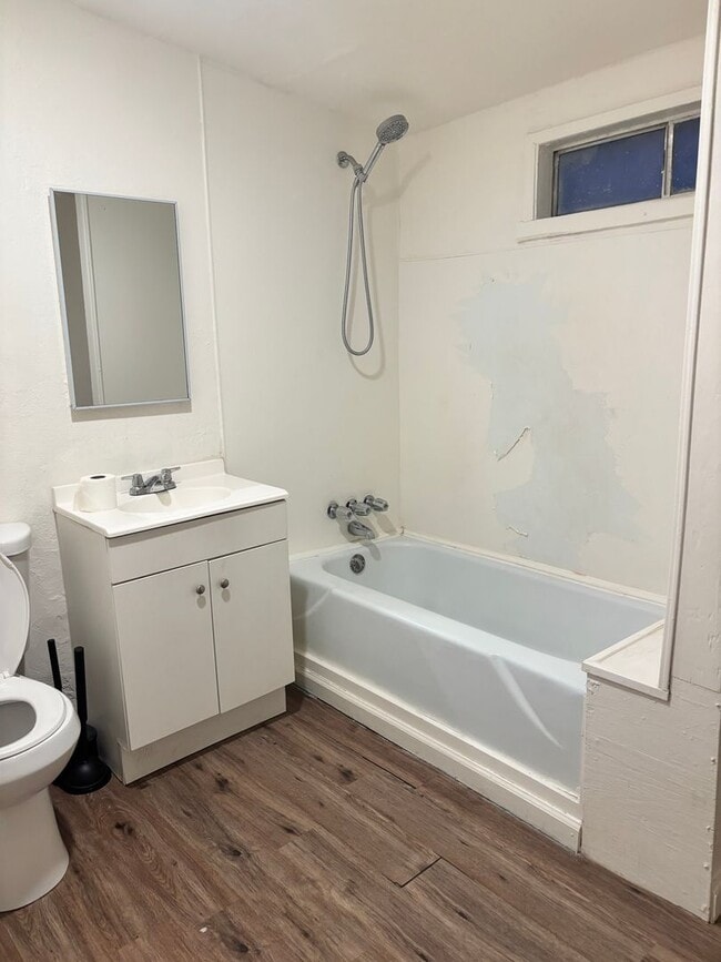 Building Photo - 615 Central