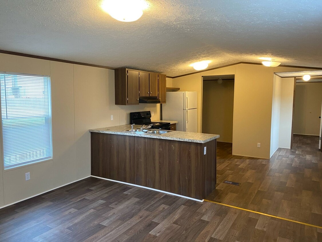 Building Photo - Pine Grove