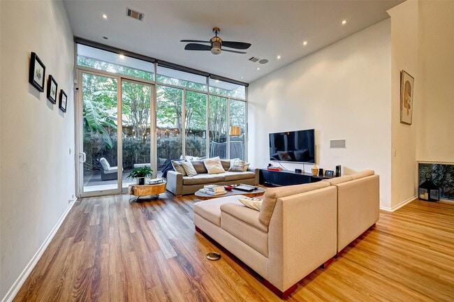 Foto del edificio - 5426 McCulloch Cir