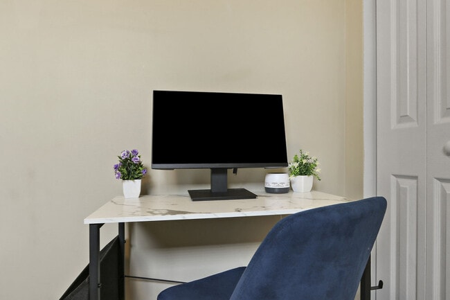 Building Photo - 1009 Front St