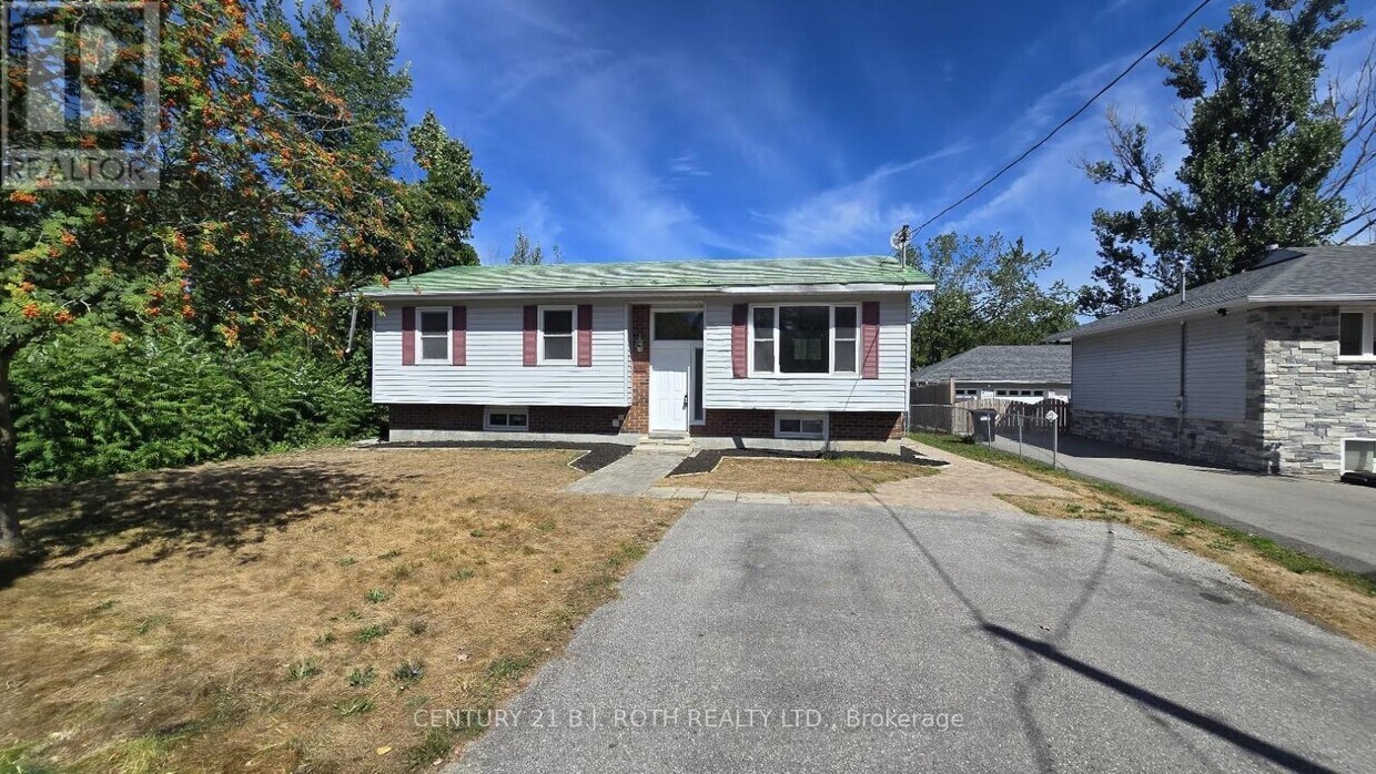 Primary Photo - 698 Burton Dr