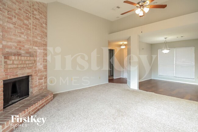 Foto del edificio - 2710 Village Ct