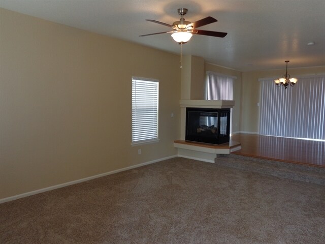 Building Photo - 4960 N Flanders Way