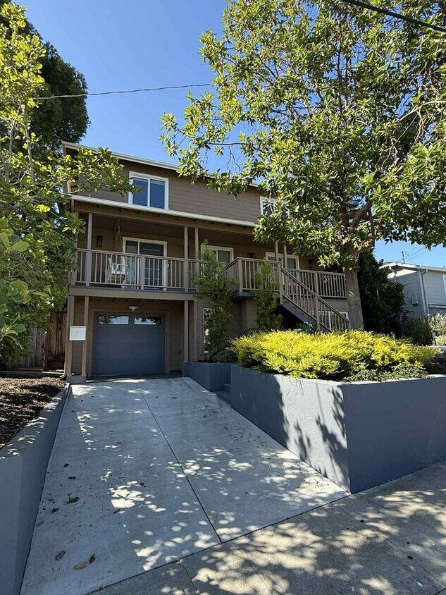 Foto principal - Modern 4-Bedroom Retreat in San Carlos – R...