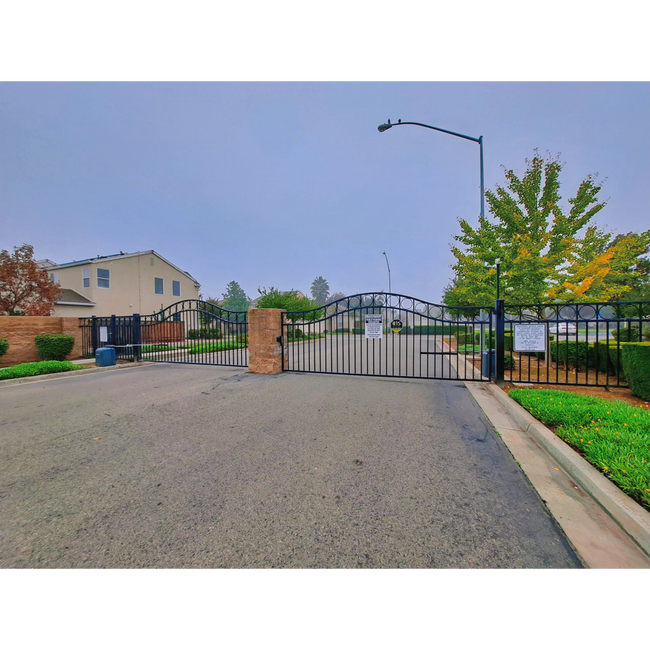 Foto del edificio - Single-Level 2BR Home with 2-Car Garage!