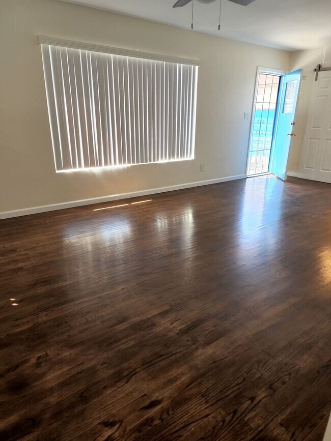 Building Photo - 4710