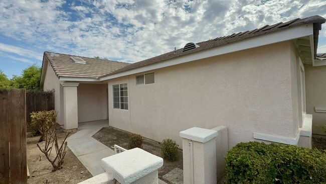 Building Photo - 7110 Rogue River Dr