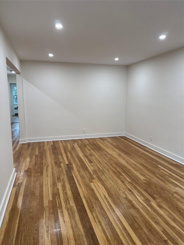 Foto principal - 61-21 185th St