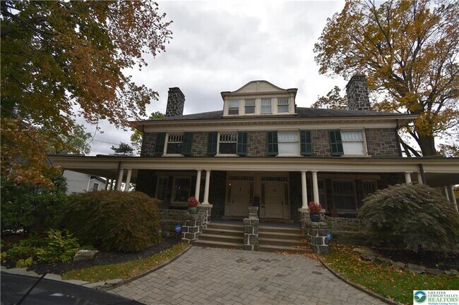 Foto del edificio - 408 Clinton Terrace