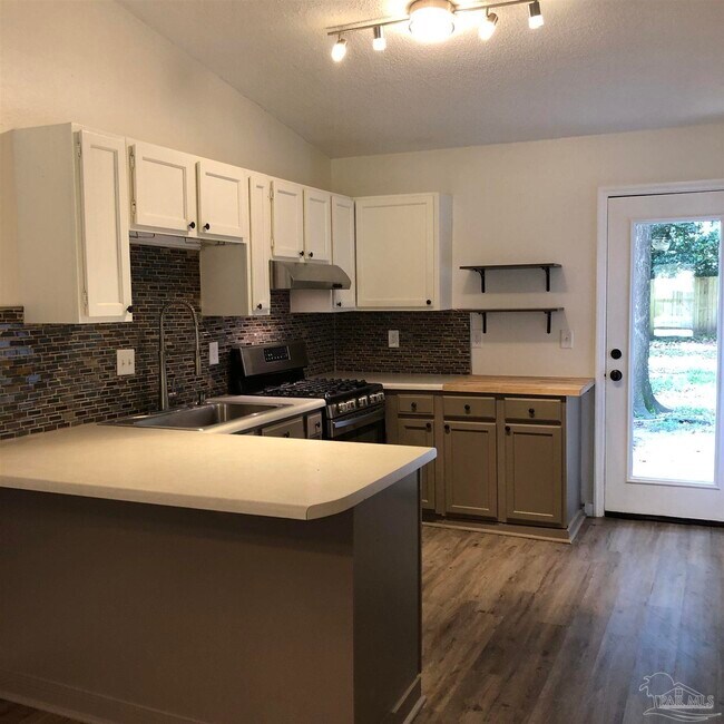 Foto del edificio - 5920 Mona Ln