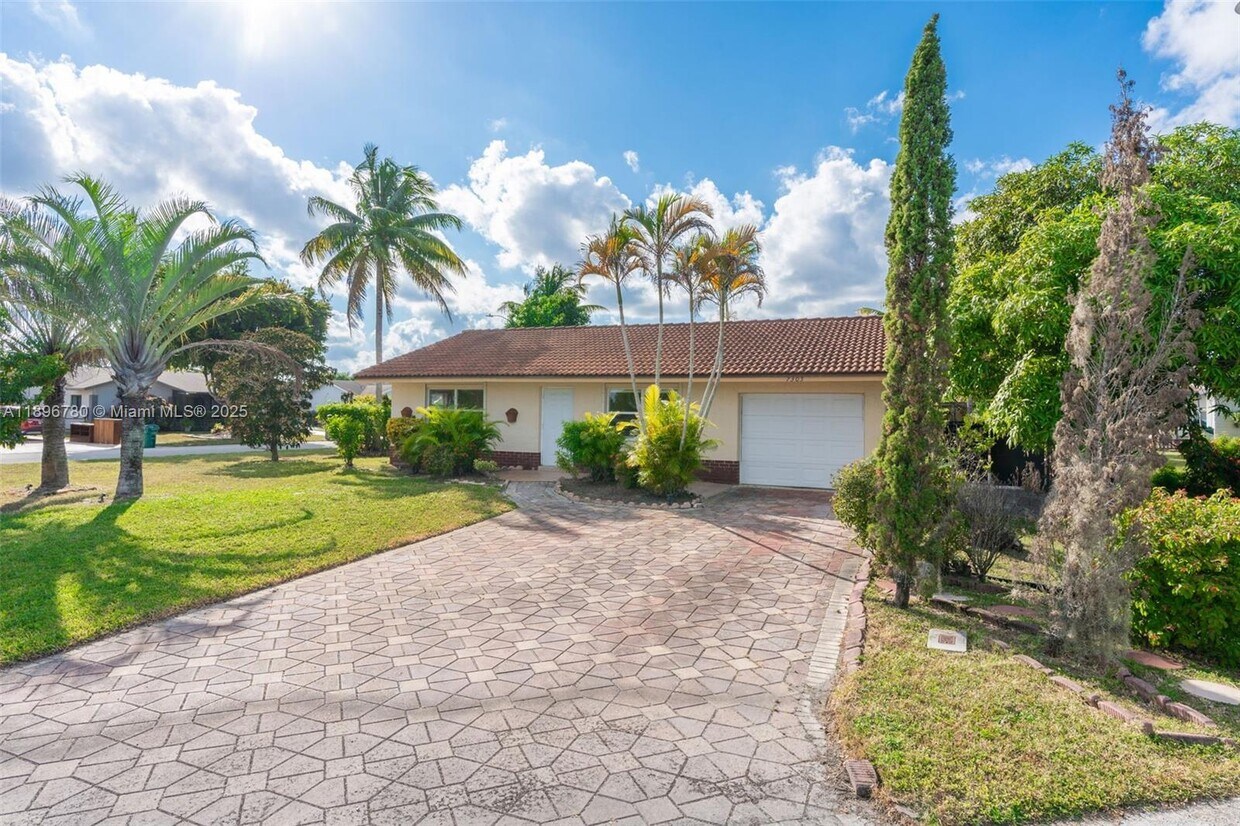 Foto principal - 7305 NW 95th Way