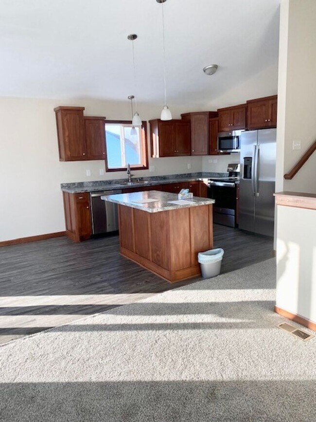 Foto del edificio - 2 Bedrooms, 1 Bathroom Split level Home in Brainerd, MN w/1 car garage