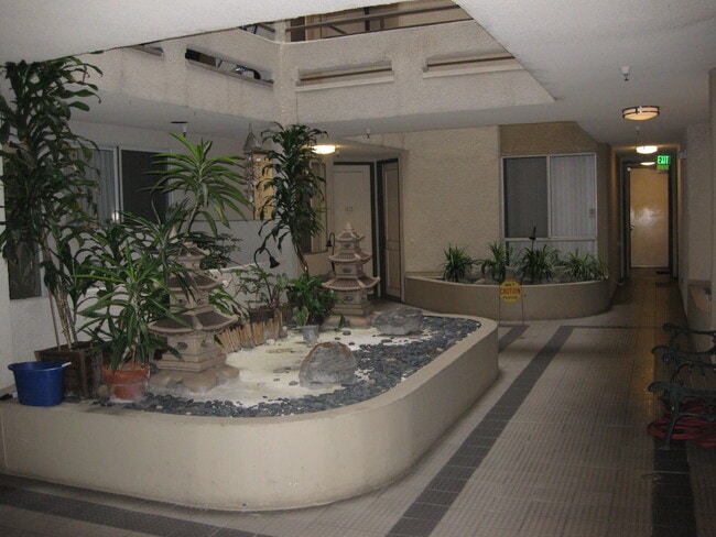 Building Photo - 8715