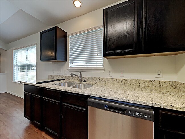 Foto del edificio - 2415 Hiacintas Way