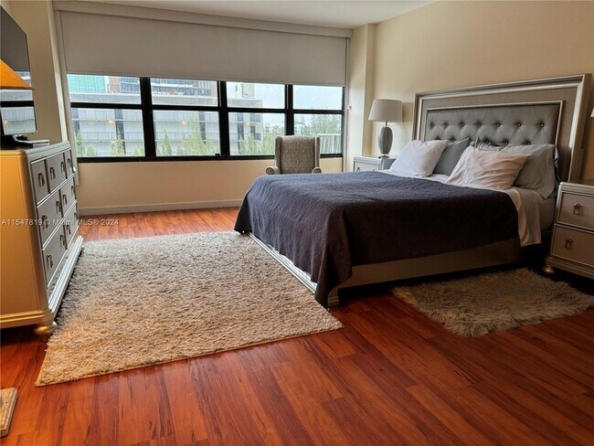 Foto del edificio - 780 NE 69th St