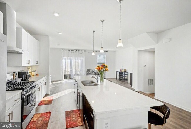 Foto del edificio - 423 Honeyberry Ln