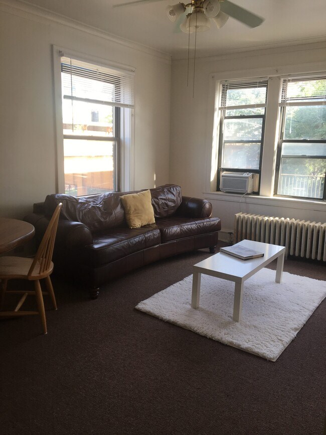 Foto del edificio - 909 Foster St