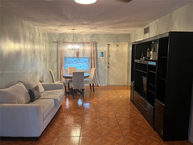Foto del edificio - 4143 N Ocean Blvd
