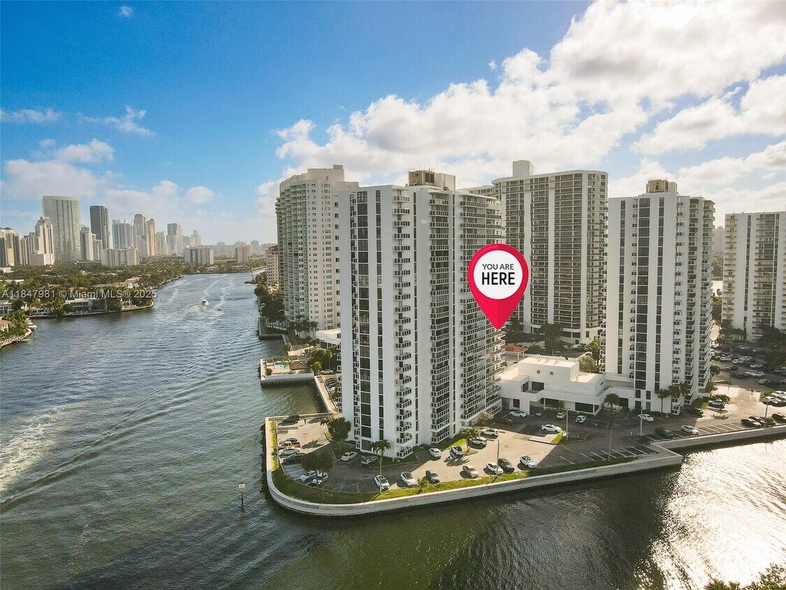 Foto principal - 20515 E Country Club Dr