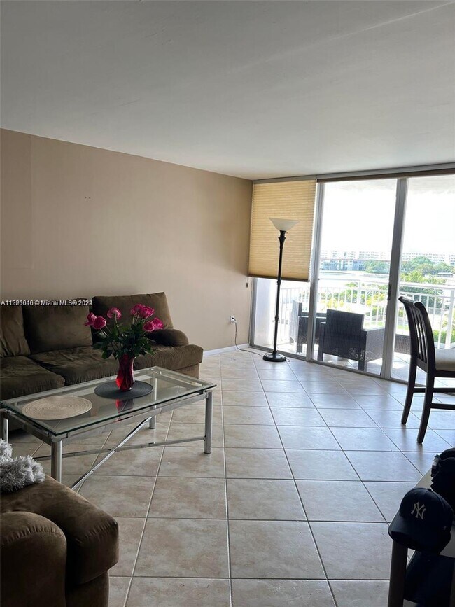 Building Photo - 18061 Biscayne Blvd