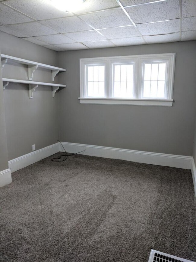 Building Photo - 5 bedroom in Fergus Falls MN 56537