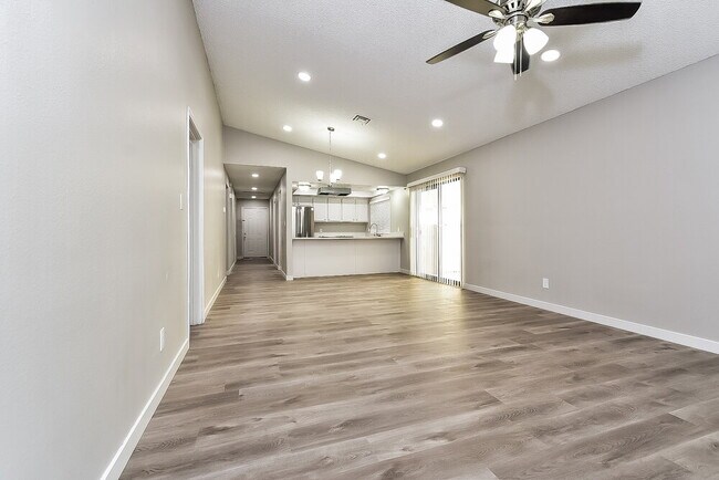 Foto del edificio - 8424 Lomack Ct