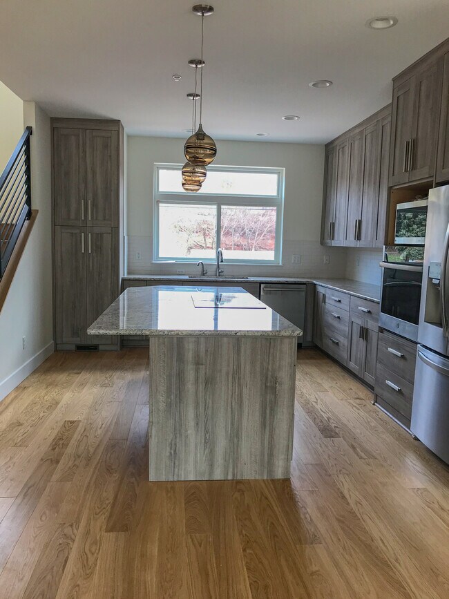 Cocina. Las siguientes fotos comenzará en la despensa & continúe por la isla en sentido de las agujas del reloj. - 109 Beckers Ln
