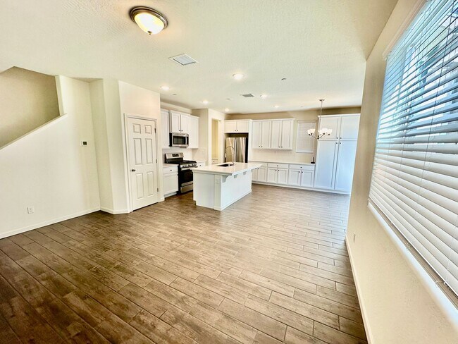Building Photo - 6319 E Riesling Dr