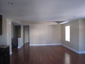 Building Photo - 224 Old York Rd