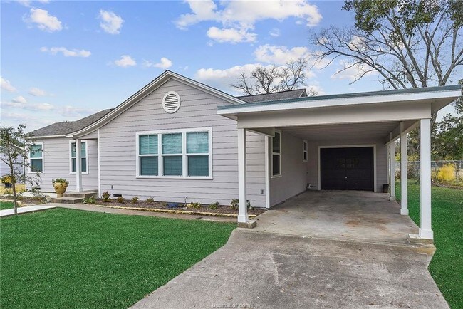 Building Photo - 737 Garden Acres Blvd