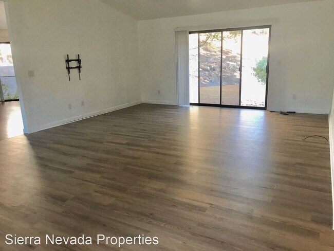 Building Photo - 3 br, 2.5 bath House - 3583 Hemlock Way