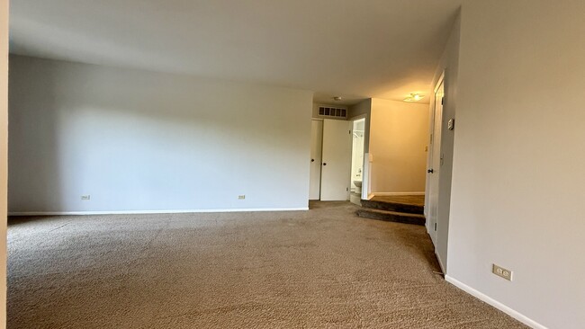 Building Photo - 1501 Raymond Dr