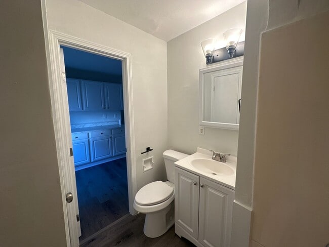 Building Photo - 2 Bedroom Unit Close to Downtown