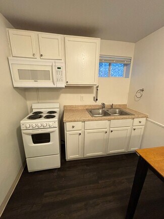Building Photo - 611 9th Ave N