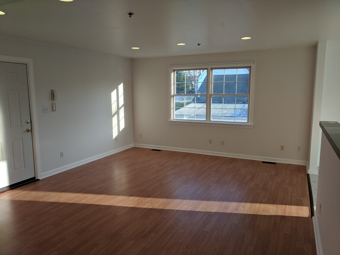 3205 Mardel Ave Unit A, Halethorpe, MD 21227 Apartments in Halethorpe