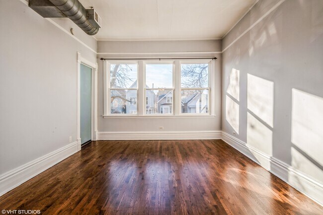 Foto del edificio - 3235 N Albany Ave