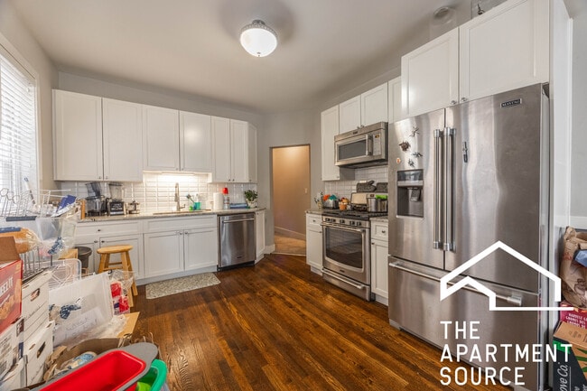 Building Photo - 3022 N Avers Ave